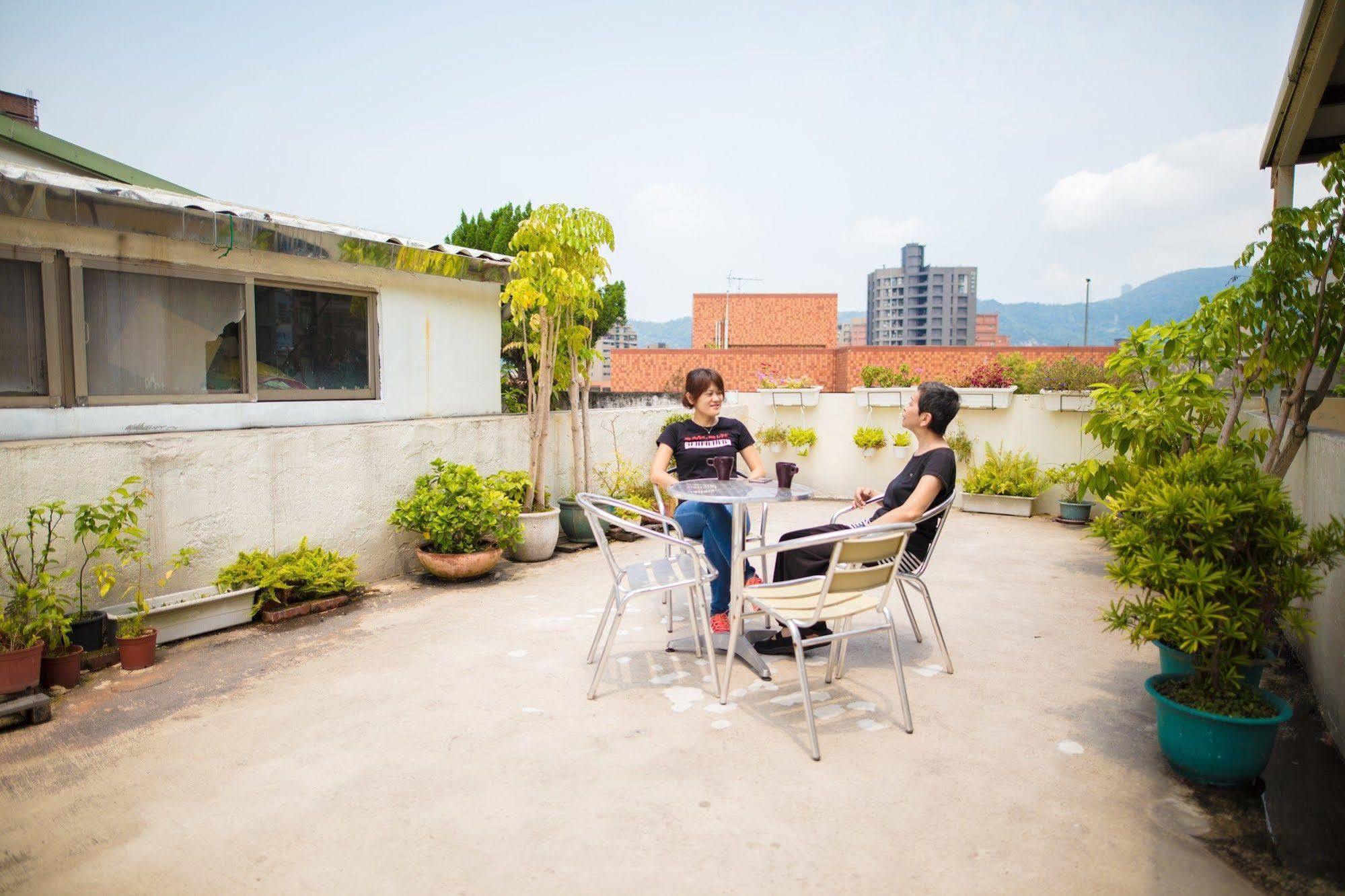 オン マイ ウェイ タイペイ ホステル 台北市 エクステリア 写真